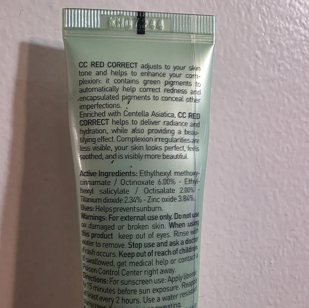 Erborian CC Red Correct Green Cream - Picture 2 of 4